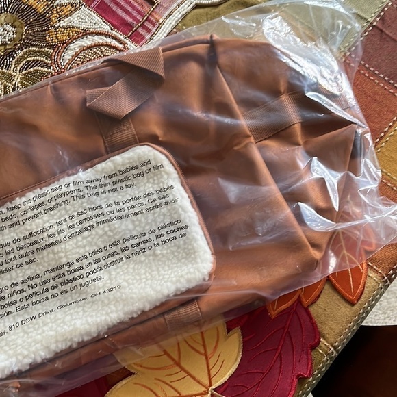 Brand New Weekender Duffle Travel Bag Removable Faux Sherpa Pouch Crossbody - Picture 10 of 15